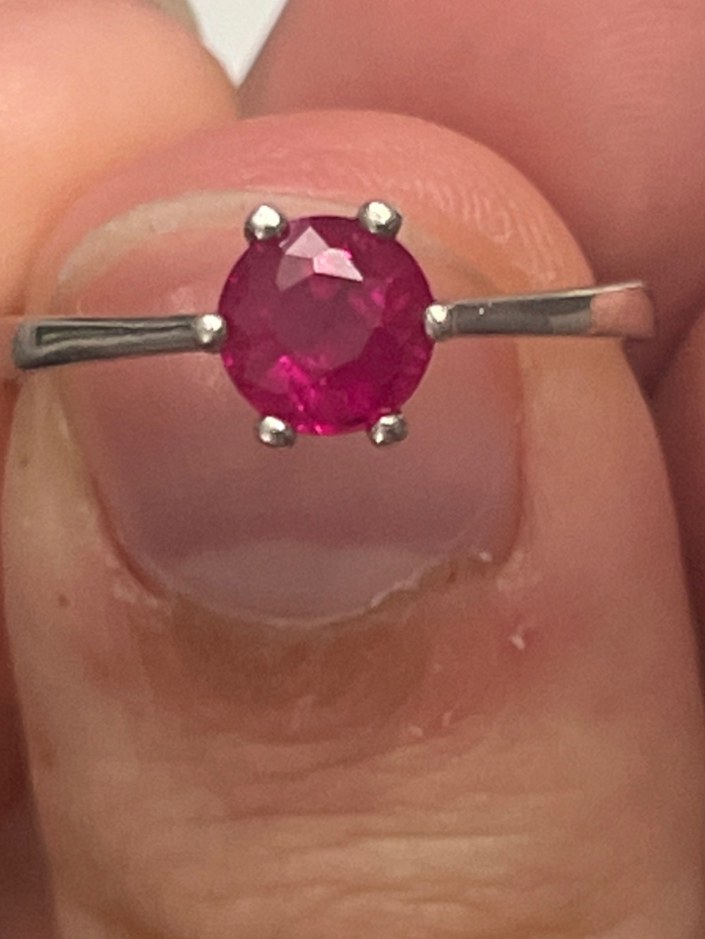 Women's ruby Solitaire ring - Picture 2 of 4